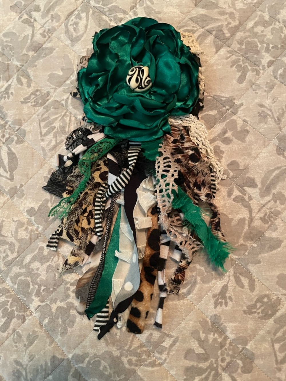 Handmade Floral FlowerPins- Green & Multicolor, bundle of 5 pins. - Picture 3 of 6